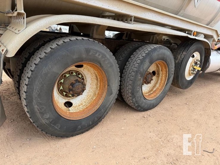 2015-freightliner-122sd-image-27