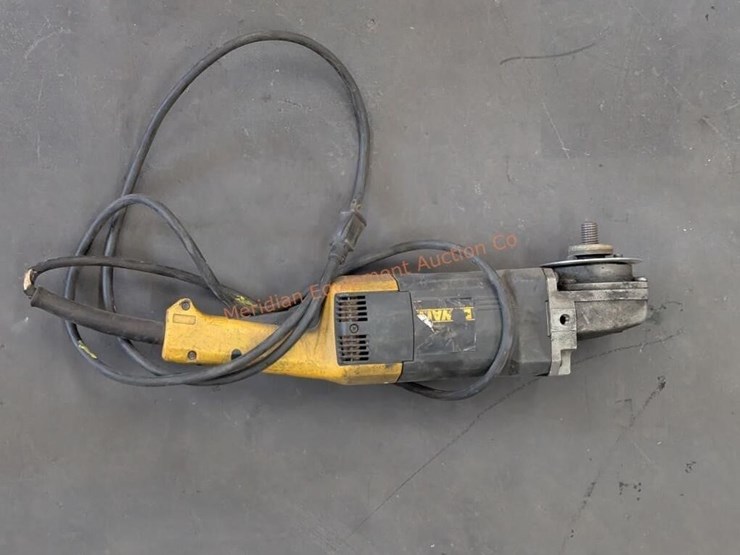 2--7"-angle-grinders---makita-&-dewalt-image-11