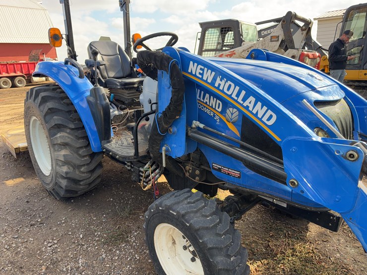 2017-new-holland-boomer-35-image-3