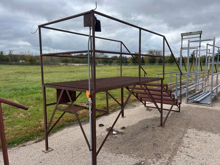 #2105-•-(1)-steel-elevated-work-platform-with-stairs-image-3