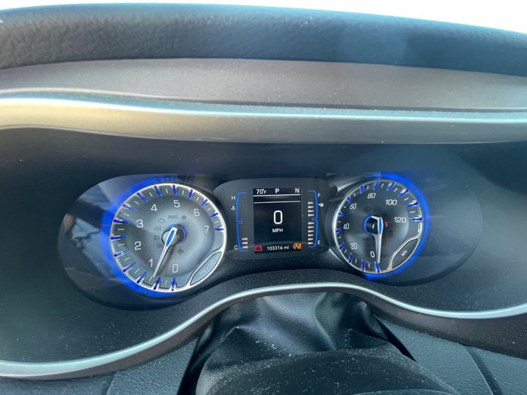 #1517-•-2021-chrysler-voyager-mini-van-(has-wi-title)-image-11