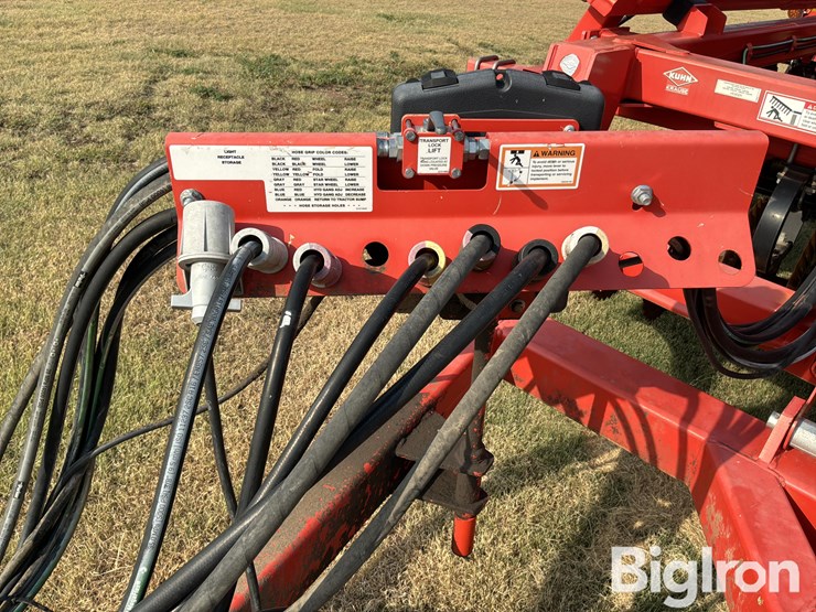 2018-kuhn-krause-excelerator-8005-vertical-tillage-image-13