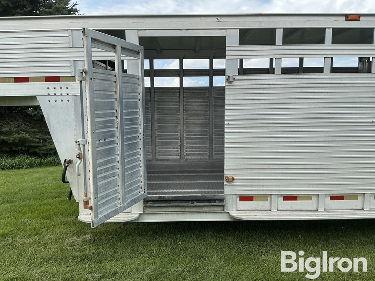 2001-barrett-t/a-gooseneck-aluminum-livestock-trailer-image-16