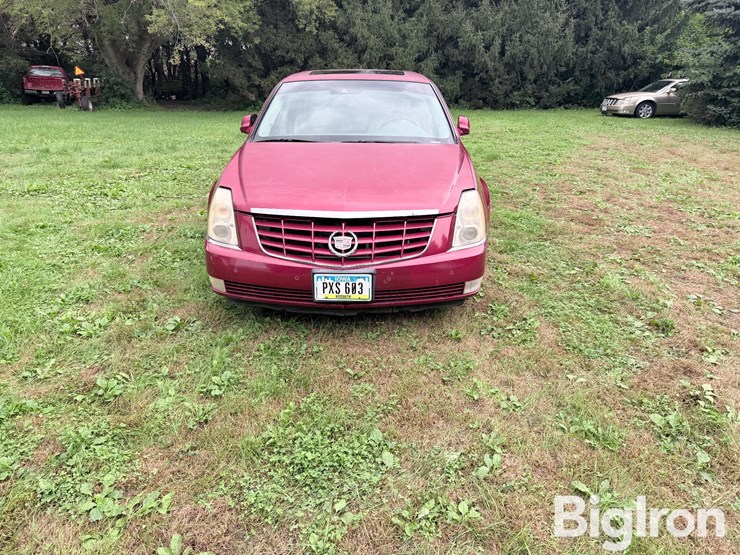 2008-cadillac-dts-performance-sedan-image-2