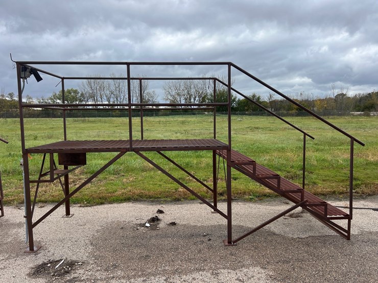 #2105-•-(1)-steel-elevated-work-platform-with-stairs-image-2