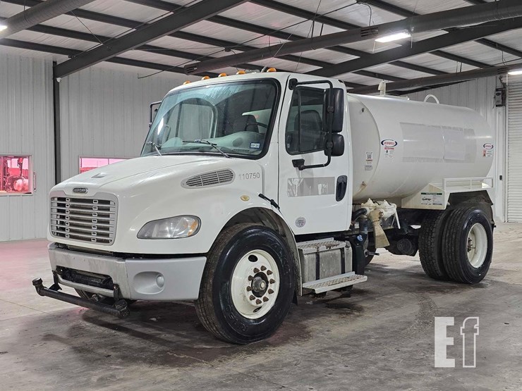 2019-freightliner-business-class-m2-106-image-1