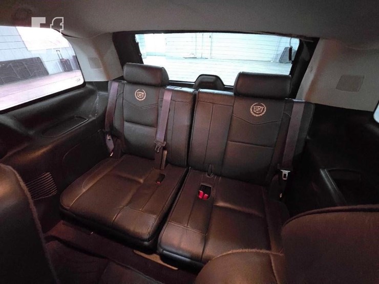 2013-cadillac-escalade-platinum-image-17