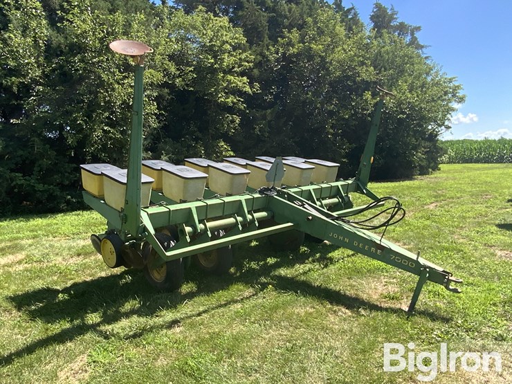john-deere-7000-6r30"-planter-w/markers-image-3