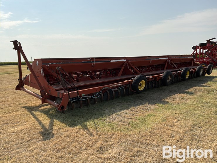 1994-international-7100-hoe-drills-w/transport-image-7