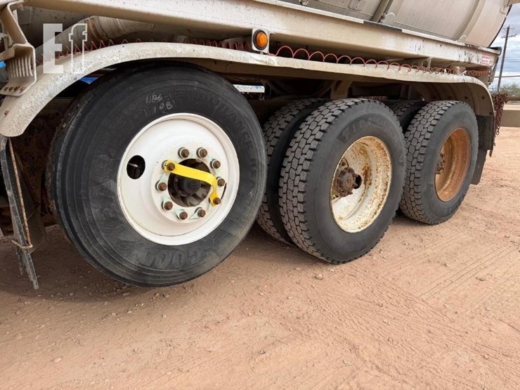 2015-freightliner-122sd-image-26