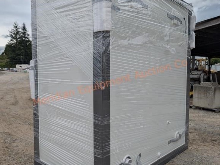 bastone-2-stall-portable-toilets--never-used-image-4