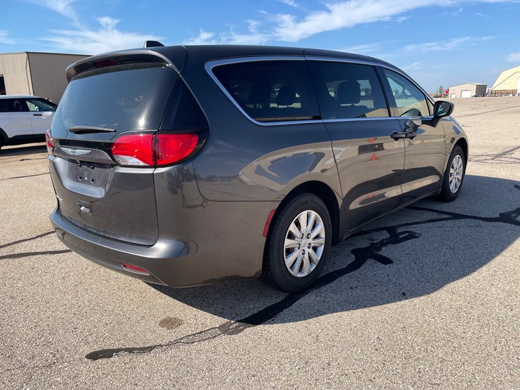 #1521-•-2021-chrysler-voyager-mini-van-(has-wi-title)-image-5