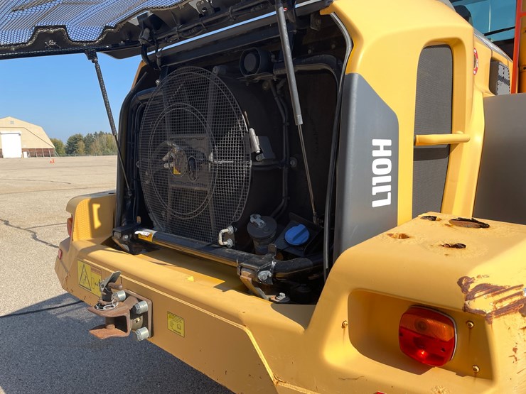 #1500-•-2017-volvo-l110h-wheel-loader-with-bucket-image-26