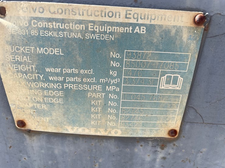 #1501-•-volvo-3-3/4-yard-wheel-loader-bucket-image-5
