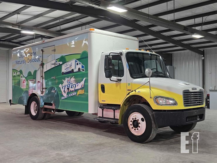 2004-freightliner-business-class-m2-106-image-2