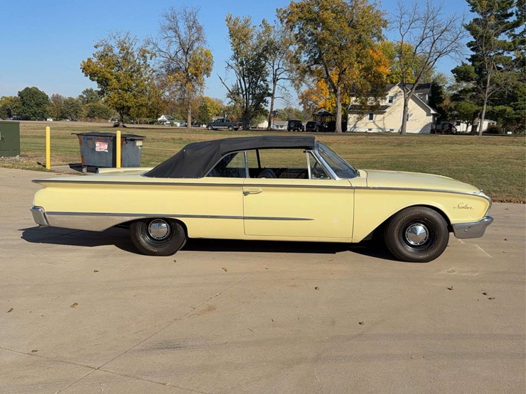 1960-ford-sunliner-image-2
