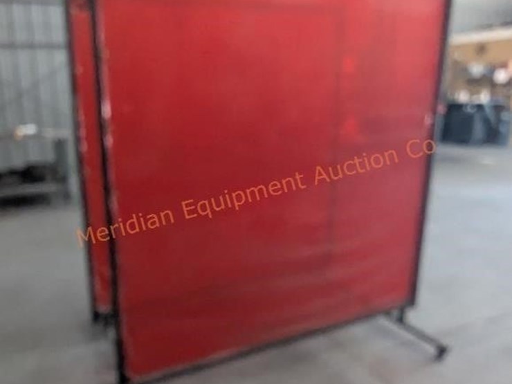 2--welding-arc-shields-on-casters-image-10