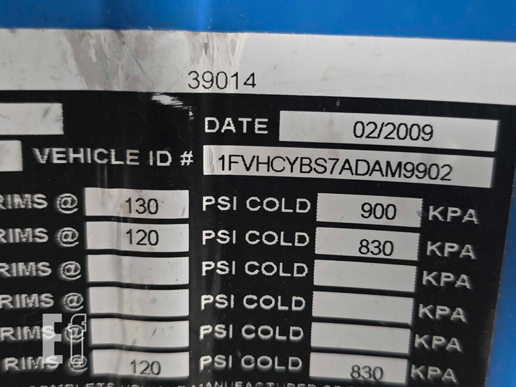 2010-freightliner-business-class-m2-106-image-27