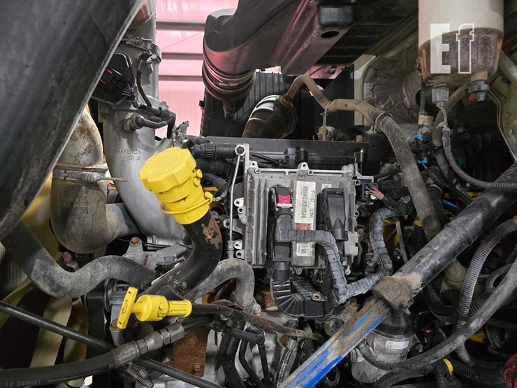 2016-caterpillar-ct660-image-31