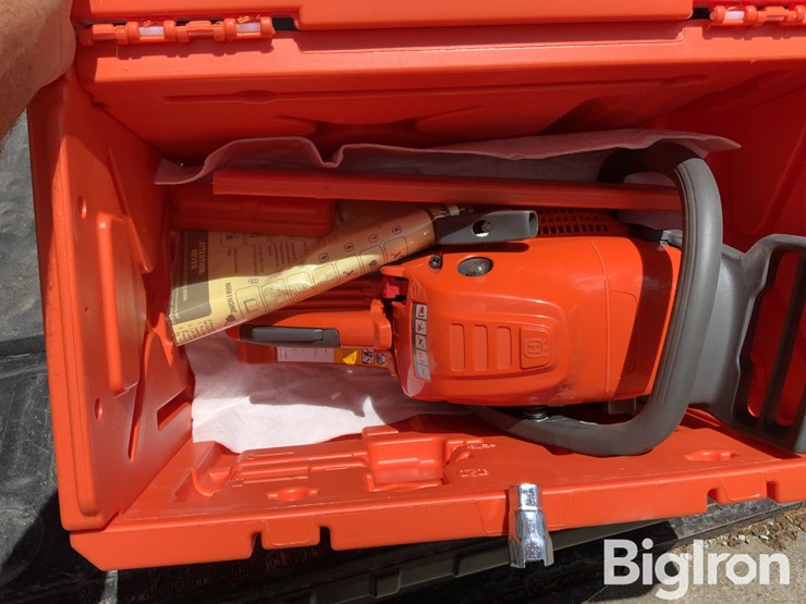 husqvarna-135-mark-ii-16”-gas-chainsaw-image-12