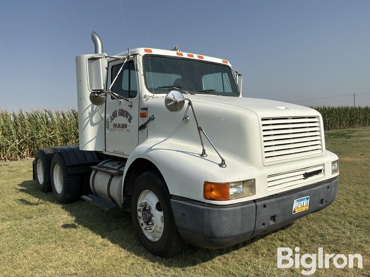 1995-international-8200-t/a-truck-tractor-image-3