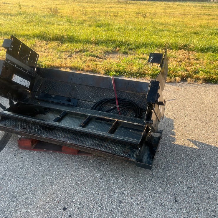 #1514 • 1,300 Lb. Electric Tommy Gate