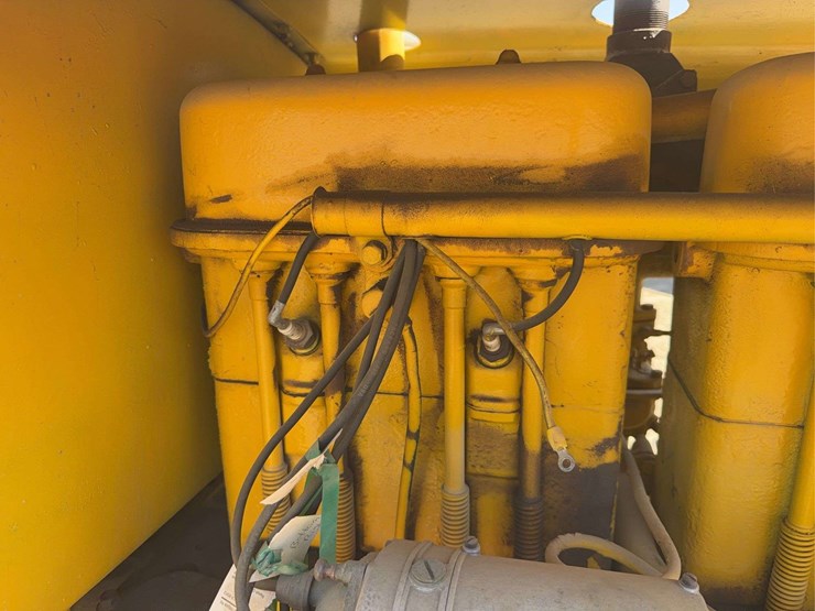 caterpillar-forty-image-31