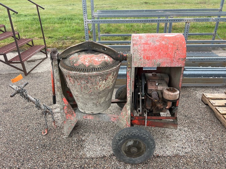 #2107-•-(1)-towable-gas-powered-concrete-mixer-image-2