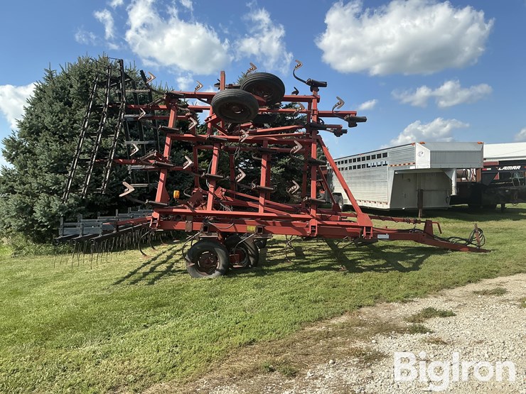 case-ih-4800-vibra-shank-field-cultivator-image-4