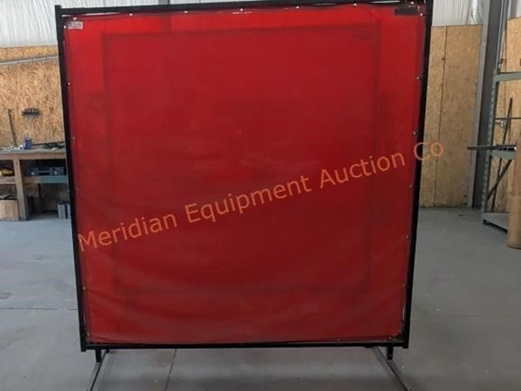 2--welding-arc-shields-on-casters-image-5