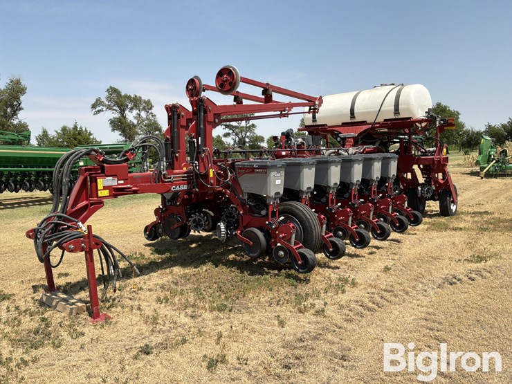2018-case-ih-early-riser-2150-16r30"-planter-image-1
