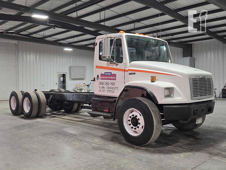 2000-freightliner-fl80-image-2