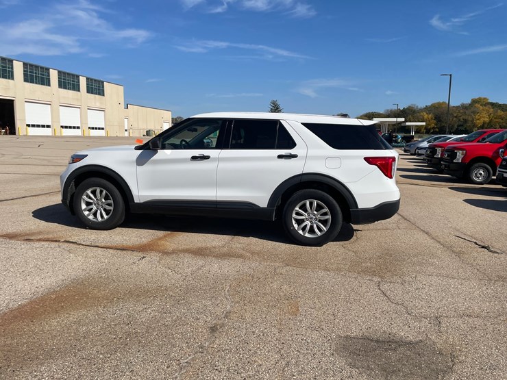 #1528-•-2021-ford-explorer-awd-suv-(has-wi-title)-image-35