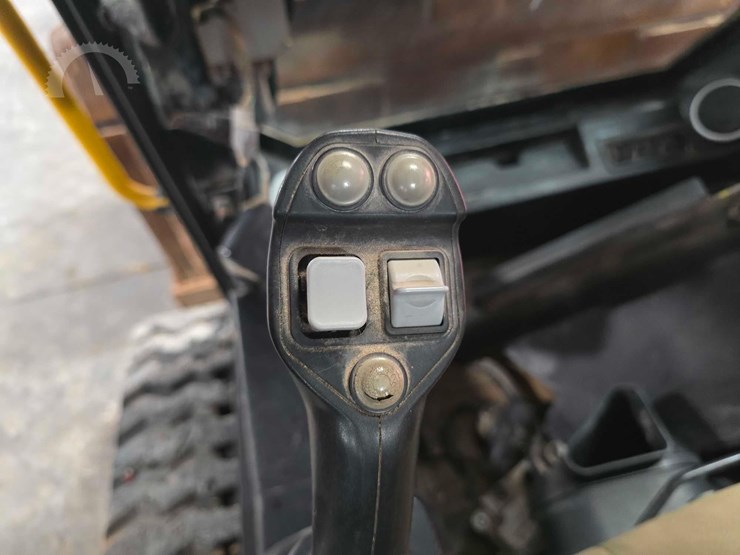 2020-jcb-300t-image-17