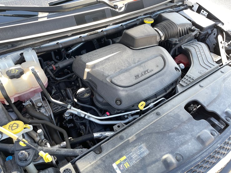 #1520-•-2020-chrysler-voyager-mini-van-(has-wi-title)-image-36