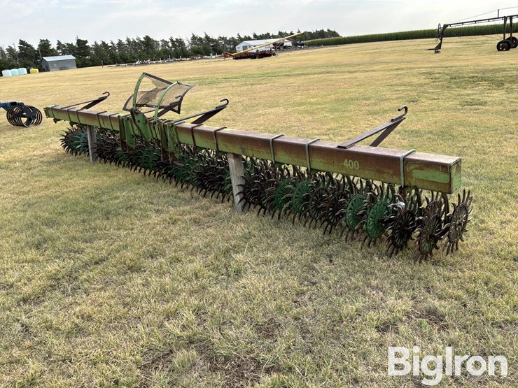 john-deere-400-3-pt-rotary-hoe-image-1