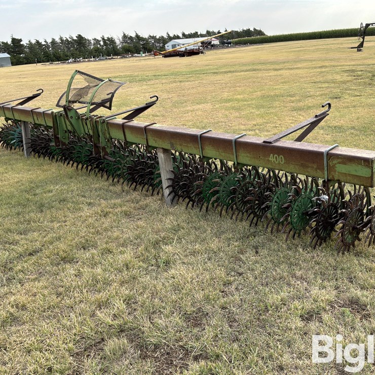 John Deere 400 3-Pt Rotary Hoe