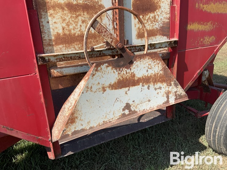 lundell-1290-gravity-wagon-image-11