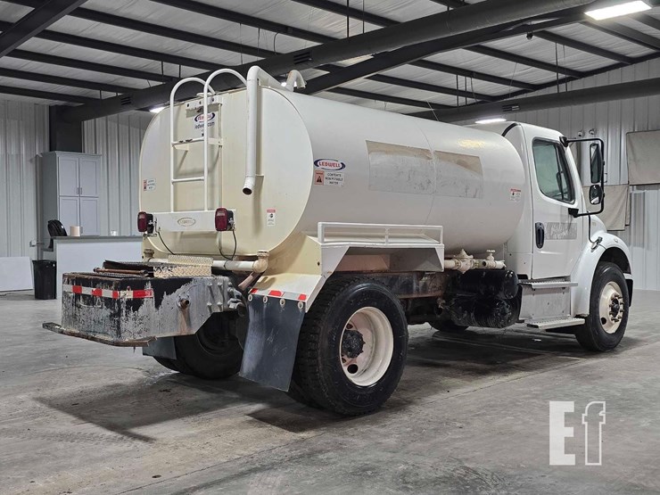 2019-freightliner-business-class-m2-106-image-3
