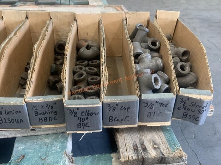 pallet--assorted-pipe-fittings-image-9