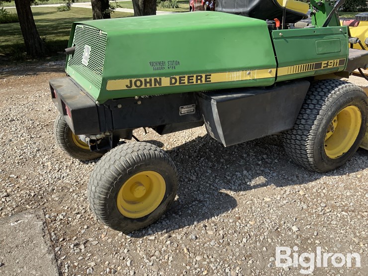 john-deere-f911-front-mount-72"-lawnmower-w/25-gal-sprayer-image-19