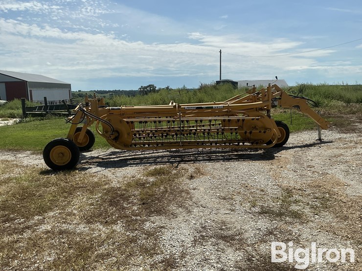 2009-vermeer-r2300-twin-basket-hay-rake-image-4