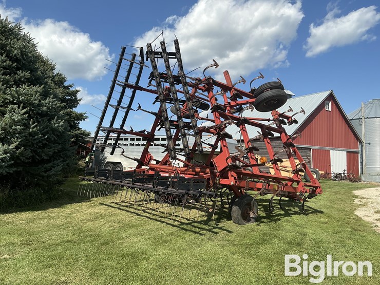 case-ih-4800-vibra-shank-field-cultivator-image-5
