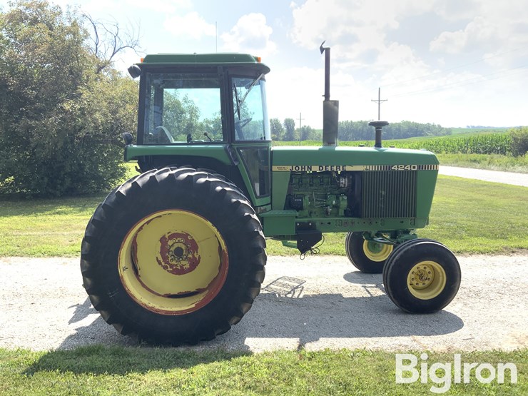 1982-john-deere-4240-2wd-tractor-image-4
