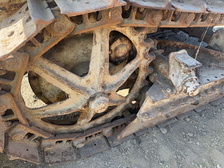 caterpillar-fifteen-image-13