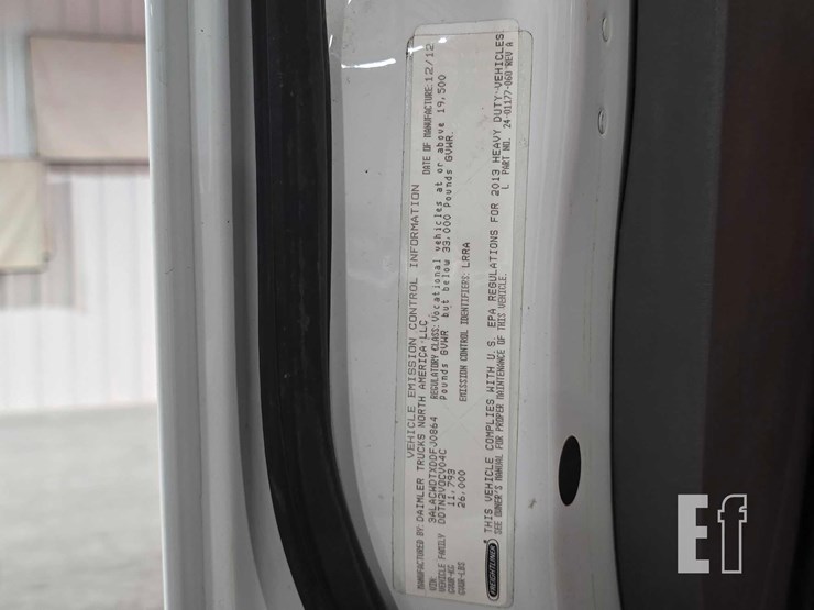 2013-freightliner-business-class-m2-106-image-32