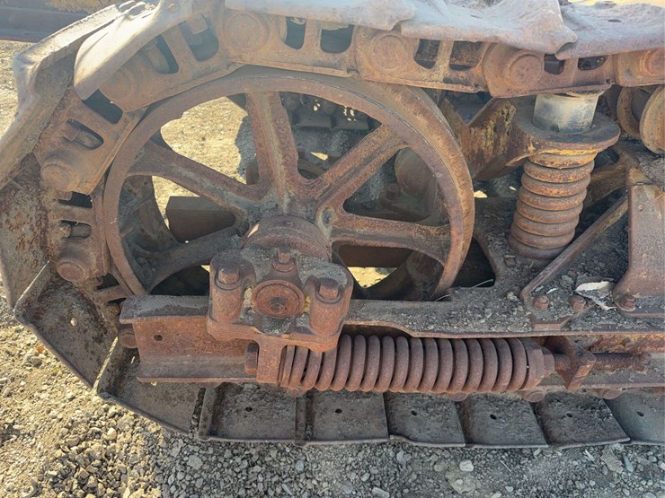 caterpillar-60-image-10