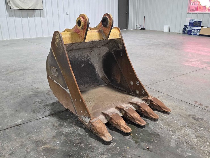 2021-caterpillar-42-inch-severe-duty-bucket-image-2