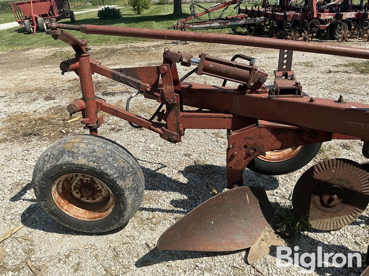 international-harvester-700-5-bottom-moldboard-plow-image-16