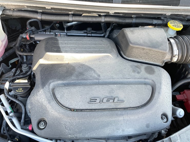 #1519-•-2020-chrysler-voyager-mini-van-(has-wi-title)-image-33
